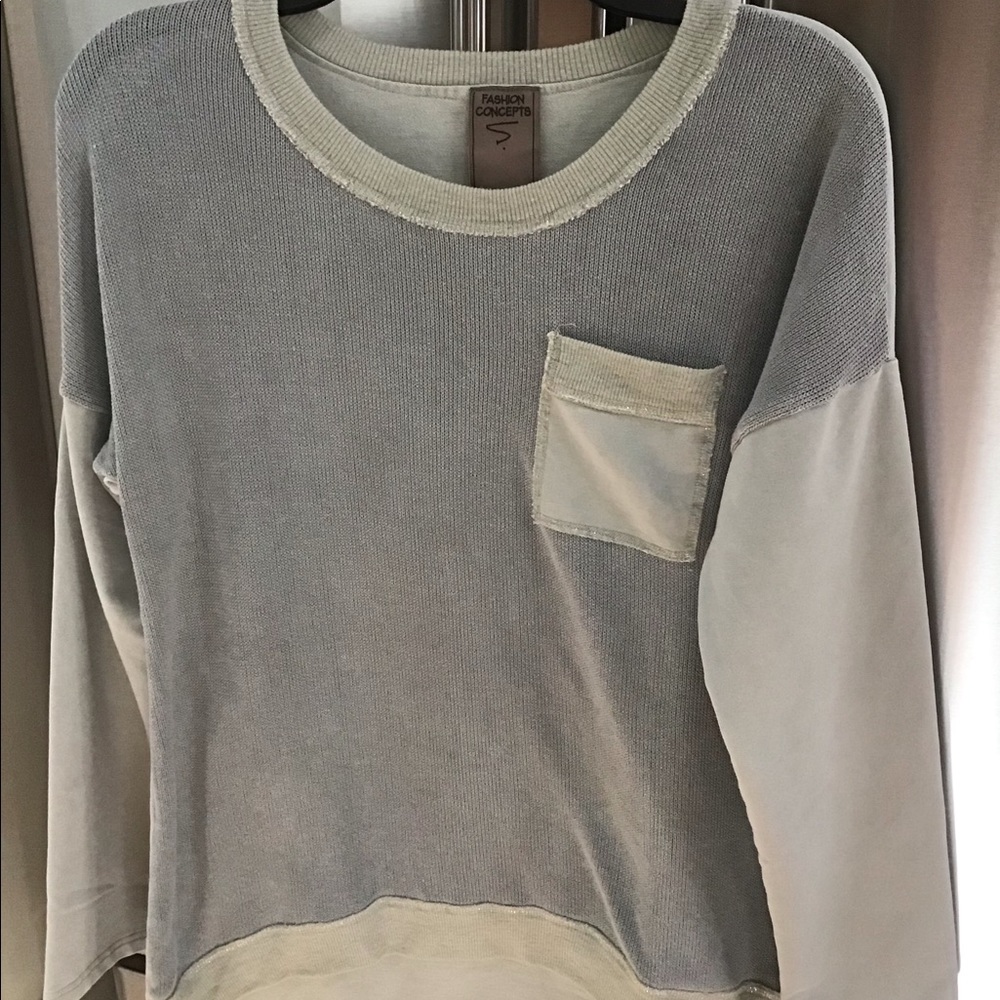 Woman’s top nwot size large